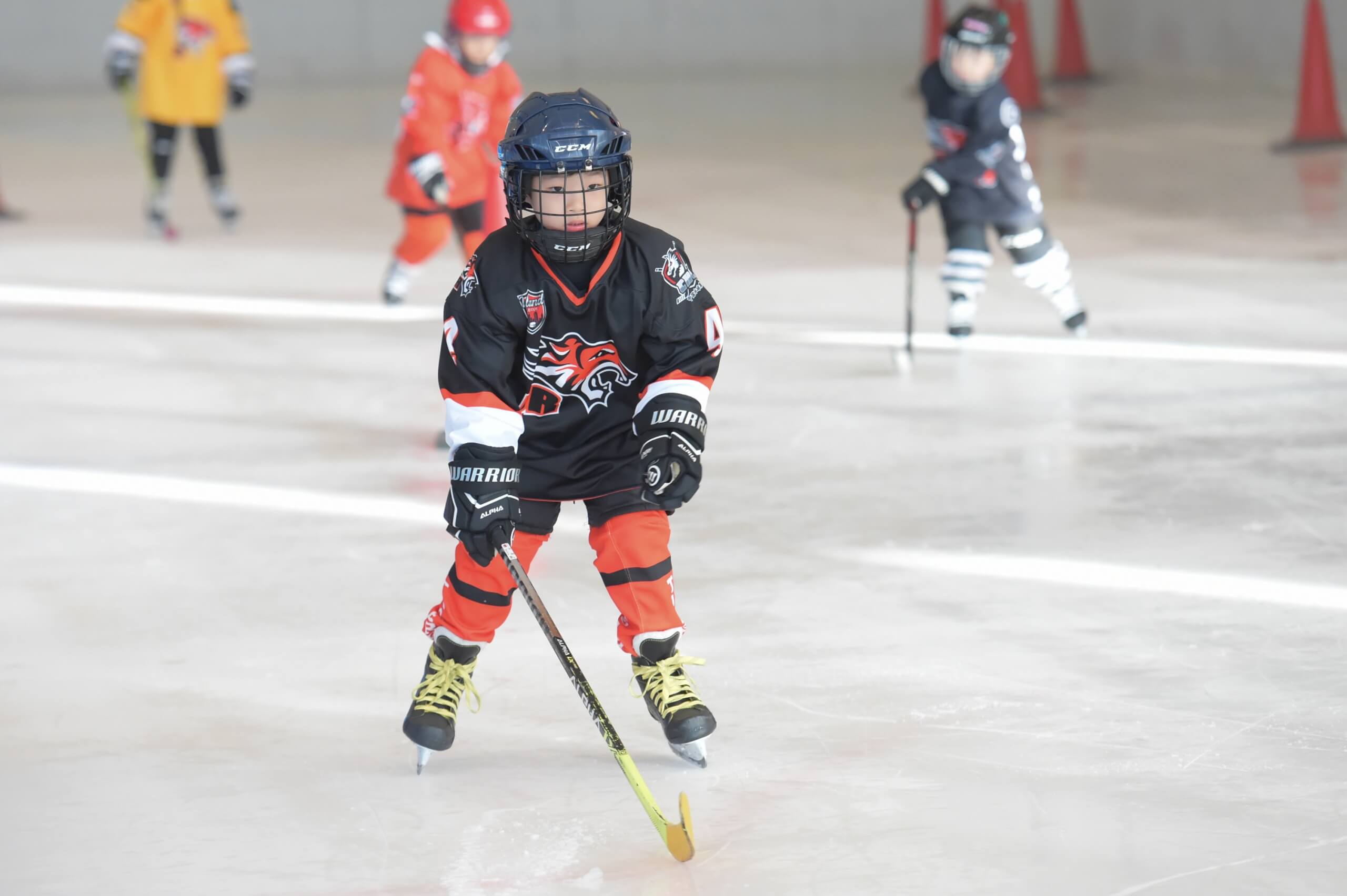 A young ice hockey player learning to play